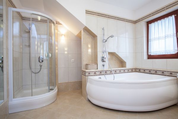 Oversized Bathtub Installation in Columbia City
